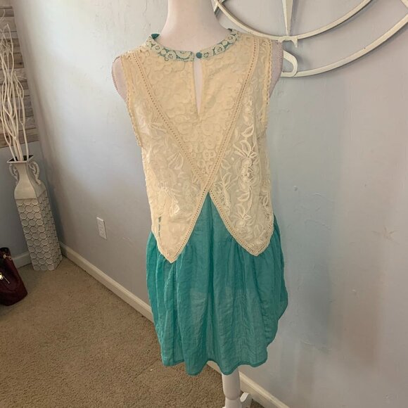 UMGEE Boho Sleeveless Lace Top - Picture 4 of 8